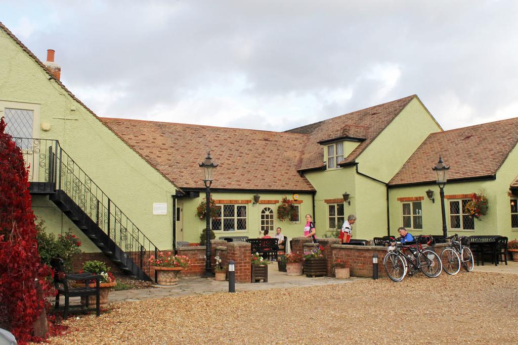 The Green Man Stanford Southill エクステリア 写真